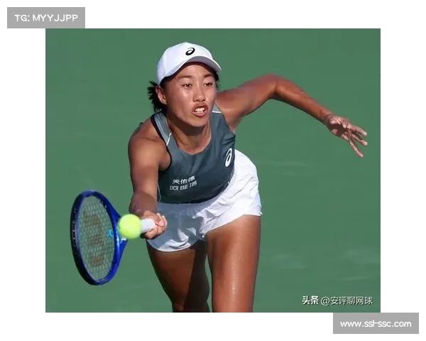 青少年网球赛颁奖典礼，小选手获张帅签名网球激励