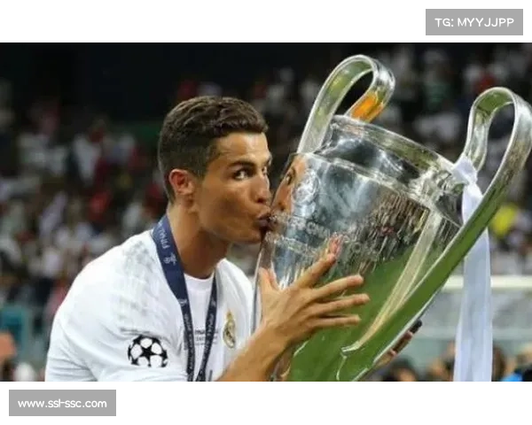 马丁面对阿贾巴连续猛攻疲于防守，失去还手能力致比赛终止